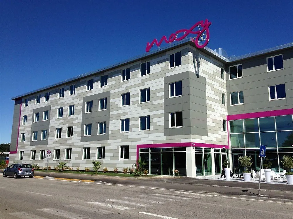 Hotel Moxy Milan Malpensa Airport à Case Nuove  3*, Case Nuove (Lombardy)