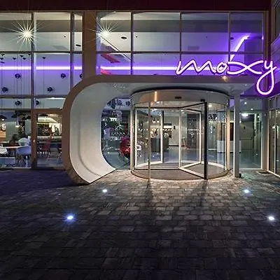 Hotel Moxy Milan Malpensa Airport à Case Nuove  3*, Case Nuove (Lombardy)